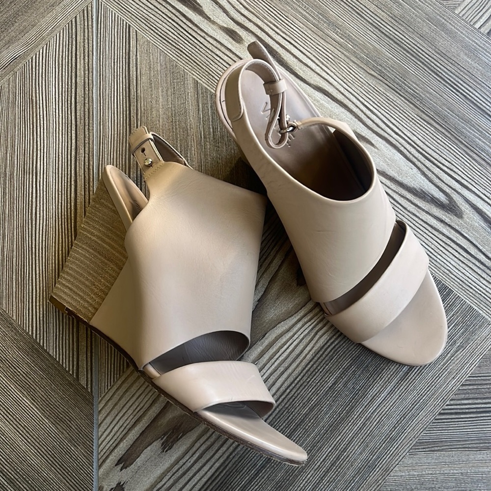 VINCE NUDE WEDGES